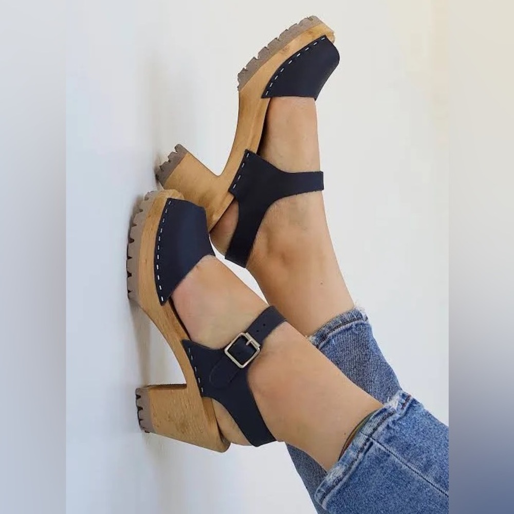 MIA Greta Clog Mule in Navy leather with wood heal, peep toe EUC made in Sweden